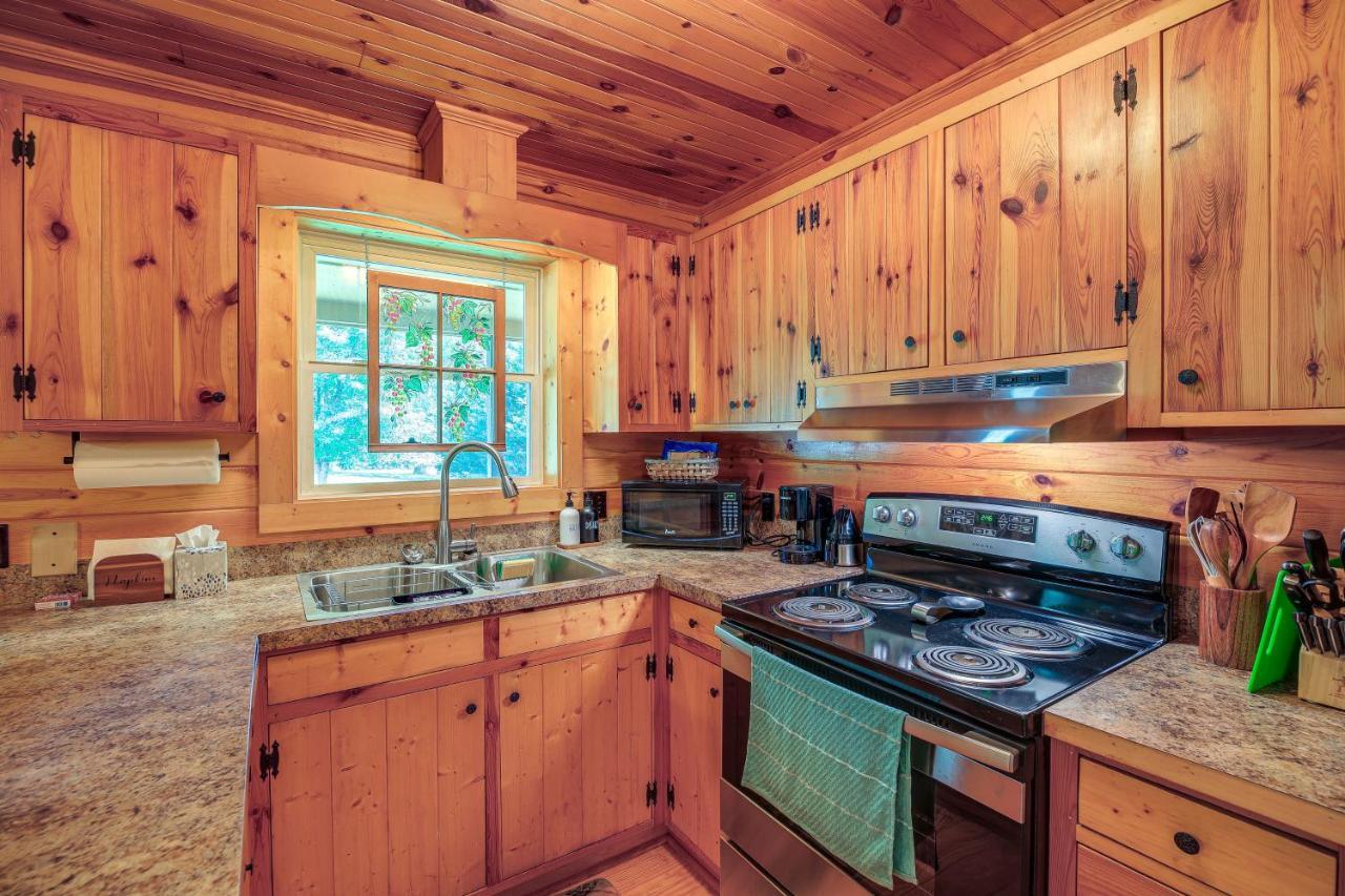 Blue Ridge Mountain Cabin With Views And Hot Tub Sparta Luaran gambar