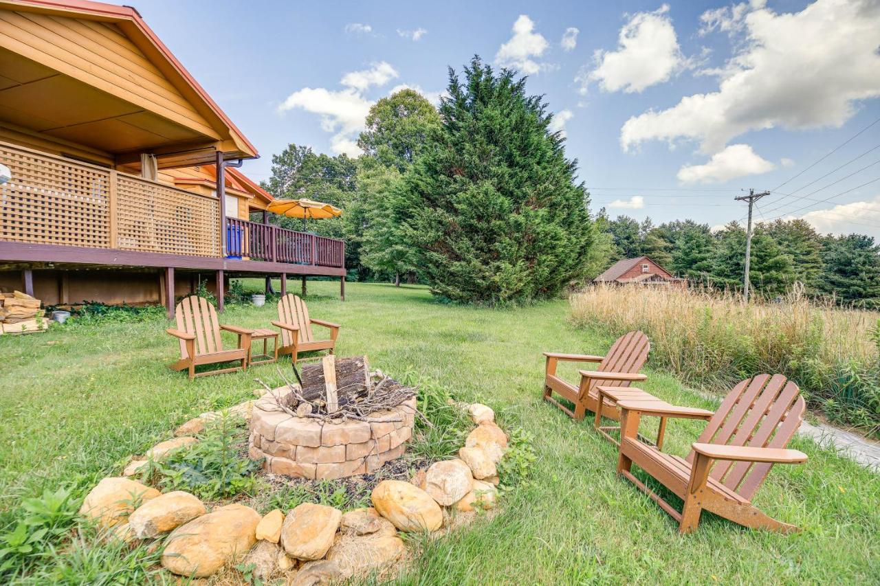 Blue Ridge Mountain Cabin With Views And Hot Tub Sparta Luaran gambar